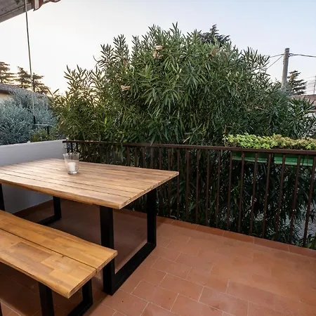 Riviera Degli Ulivi - Terrace Over The Castle Apartment Torri Del Benaco